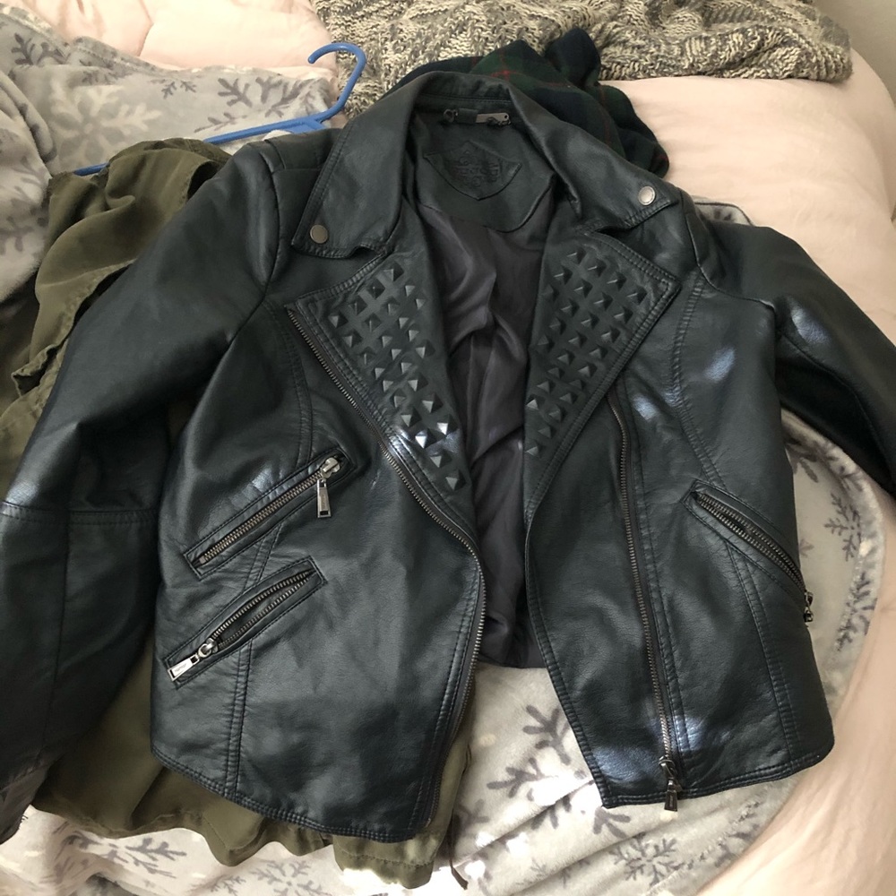 Super cute black leather jacket!